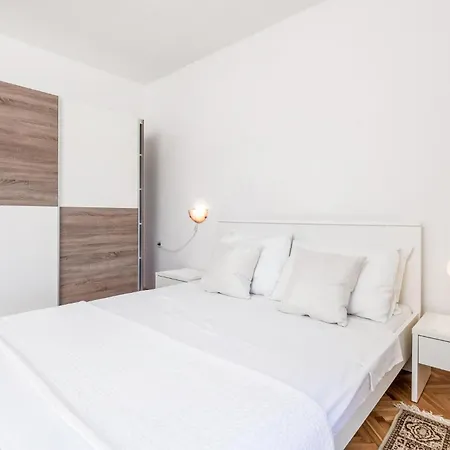 1 Bedroom Beautiful In Pag Apartment Pag Town