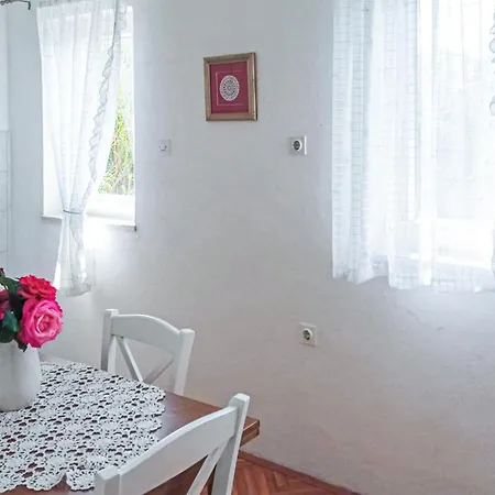 1 Bedroom Beautiful In Pag Apartment