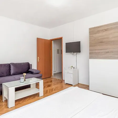 1 Bedroom Beautiful In Pag Apartment Pag Town
