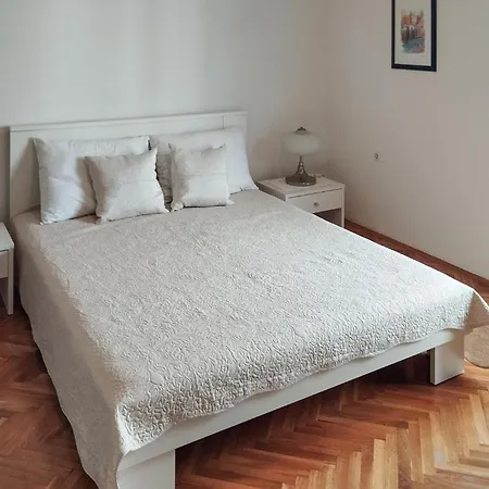 Apartment 1 Bedroom Beautiful In Pag